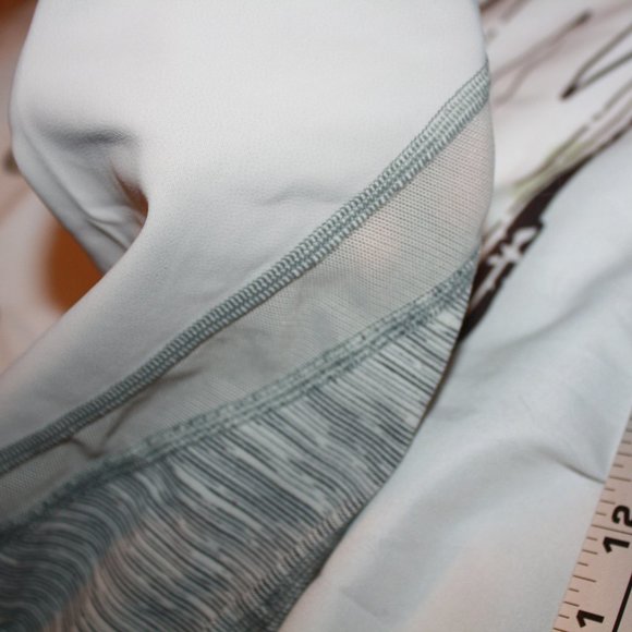 Lululemon Striped Gray & White Leggings 🌵 4 - Picture 8 of 12